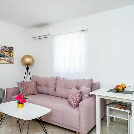 Bellevue Apartment *